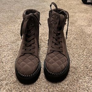 BRAND NEW!Vince Camuto gray combat boots with quilted& chain detail size 8